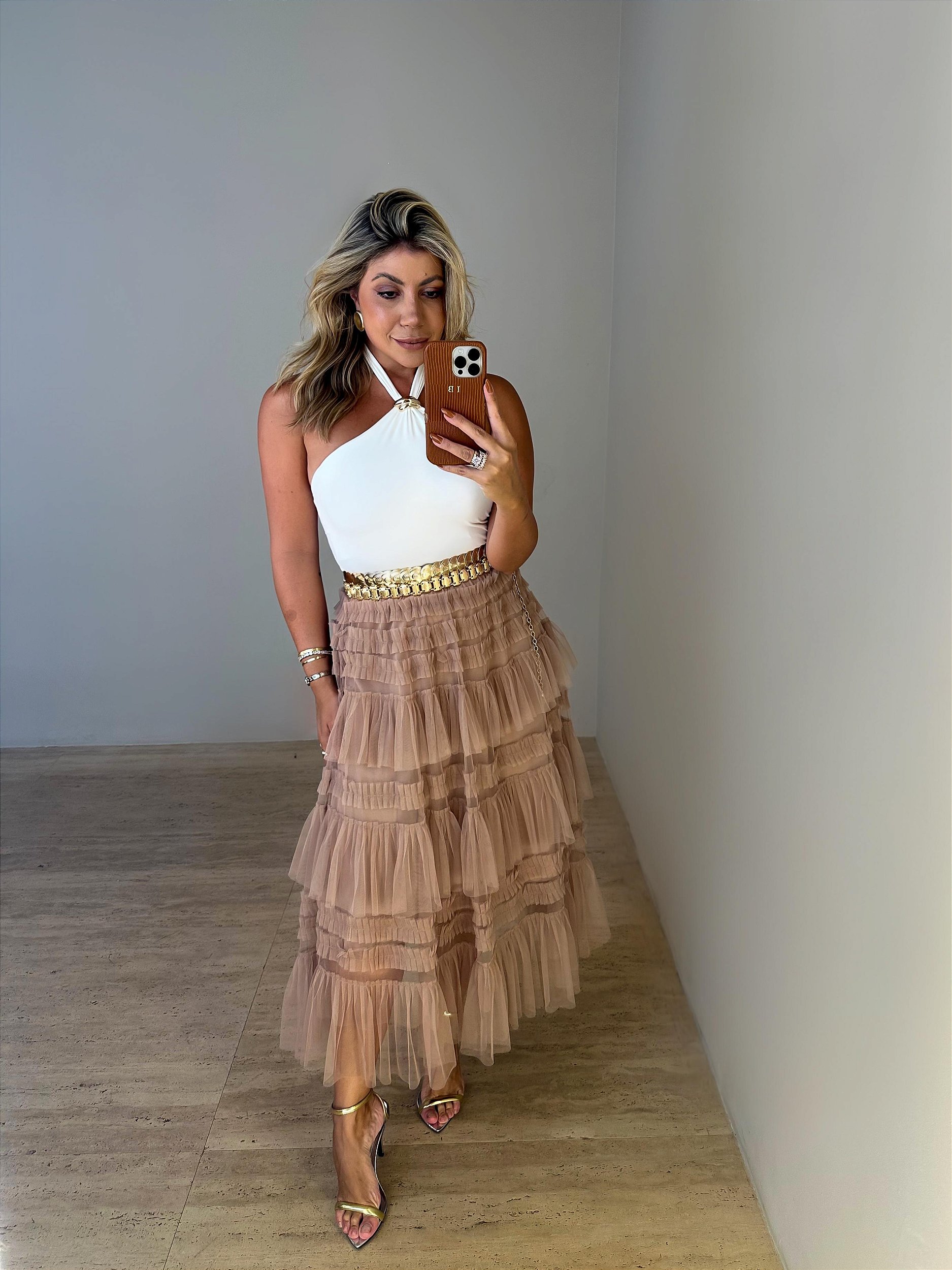 O Poder dos Detalhes: Top Estampado, Saia Midi Tule e Como Usá-los com Conforto e Estilo