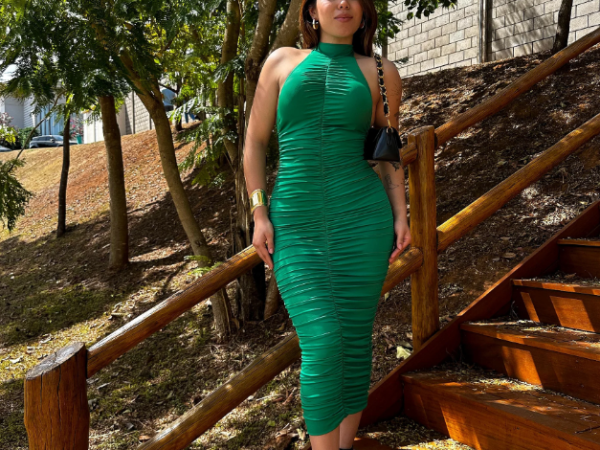 Vestido Midi: Tudo sobre a Peça que Conquistou a Moda Feminina