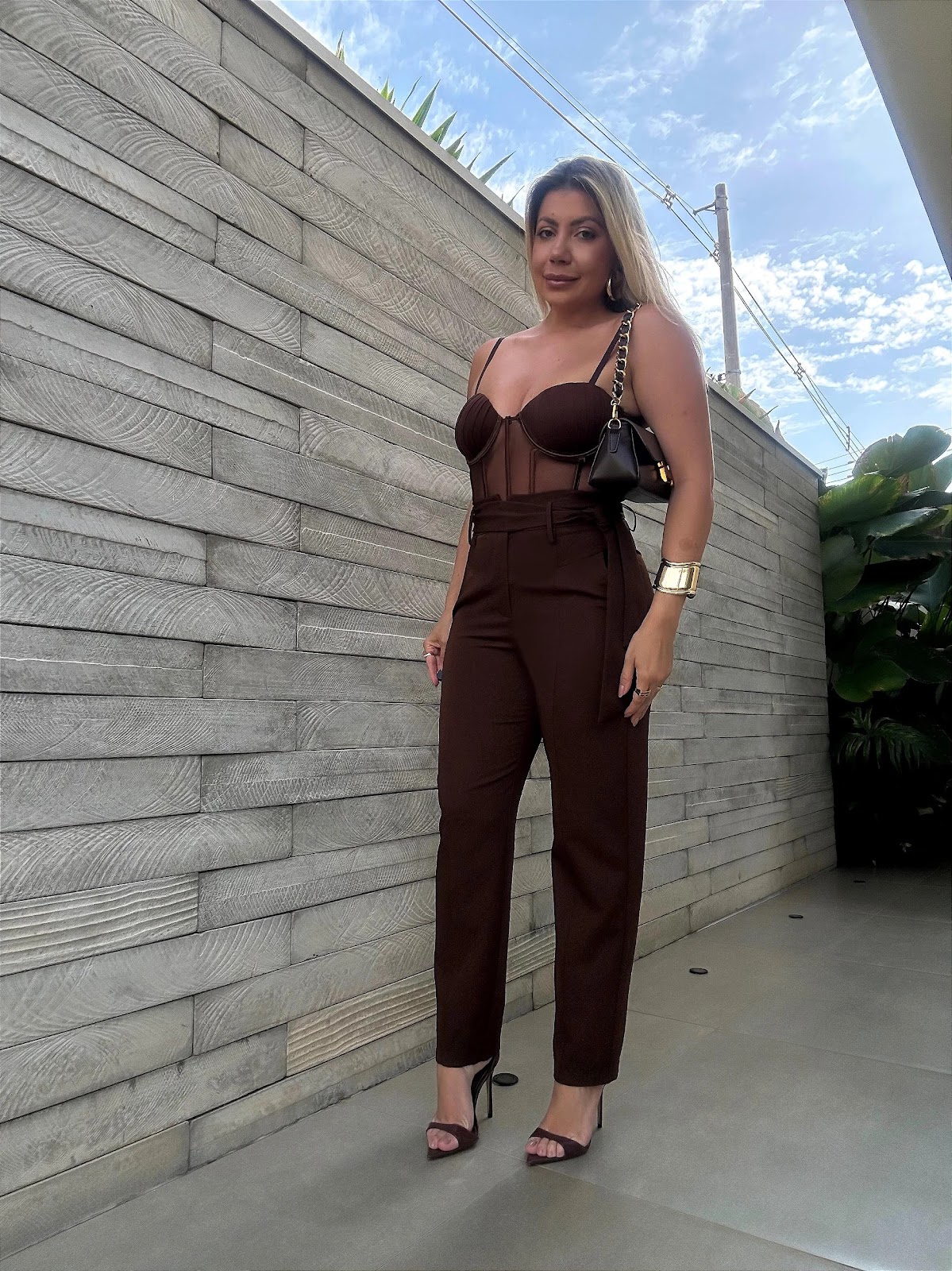 O Guia Definitivo para Montar Looks com Calça Alfaiataria Feminina