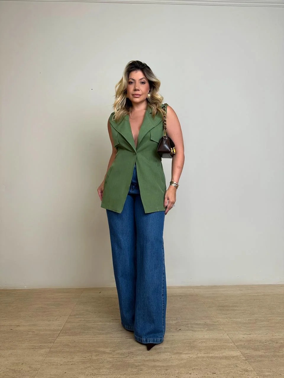 Como Usar Maxi Colete e Monocromia para Inovar nos Looks