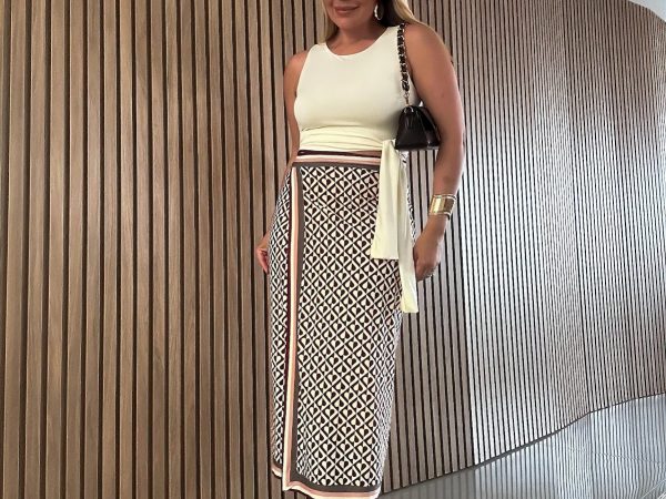 Saia Midi Farm: Um Charme à Parte Na Moda Feminina