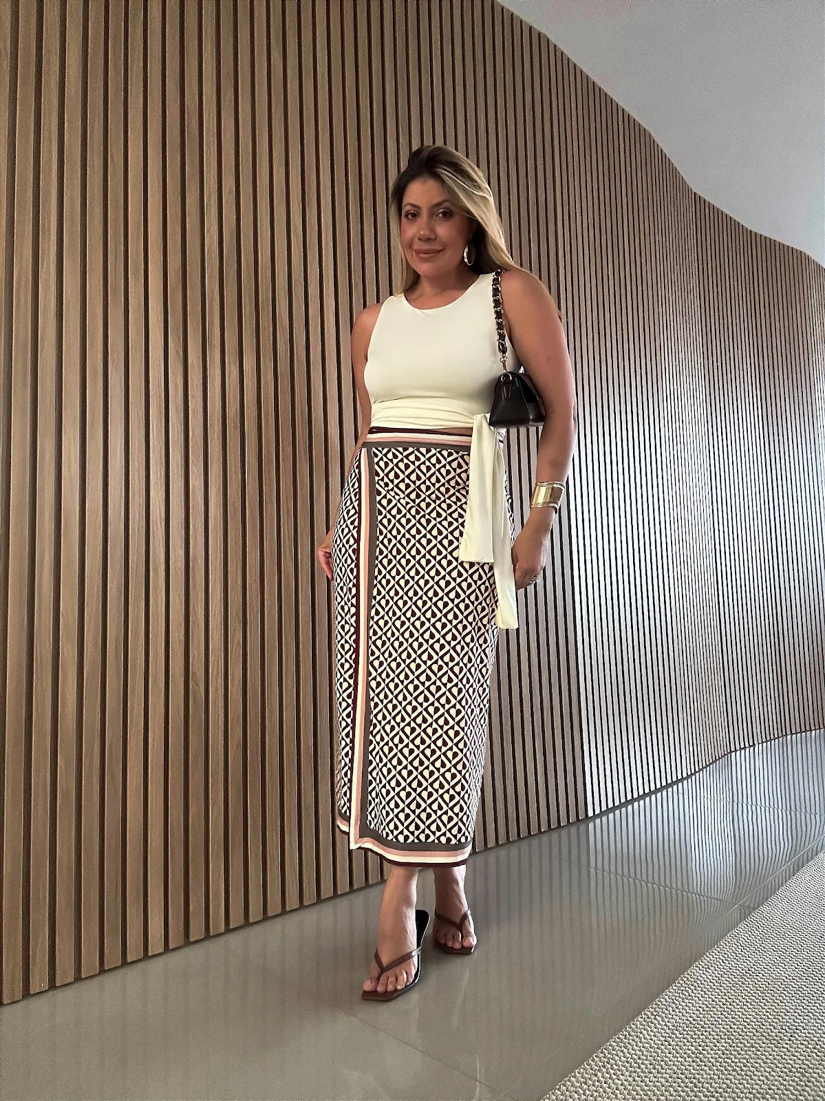 Saia Midi Farm: Um Charme à Parte Na Moda Feminina