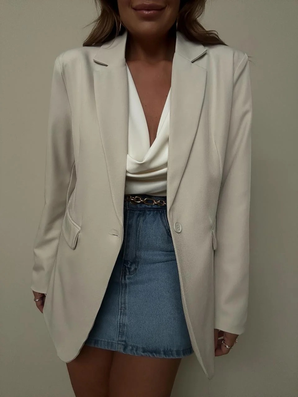 A Versatilidade do Blazer Feminino: Das Peças de Alfaiataria ao Xadrez