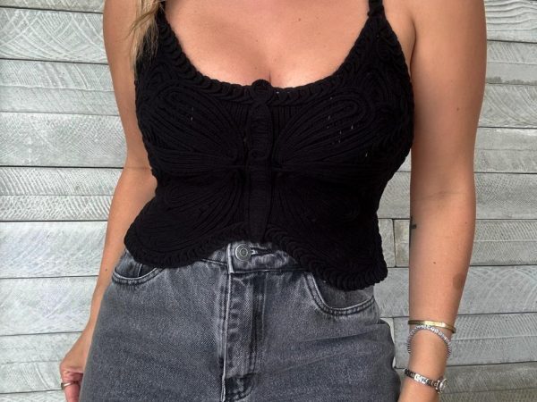 Como Elevar o Estilo: Blusas Femininas e a Arte do Cropped