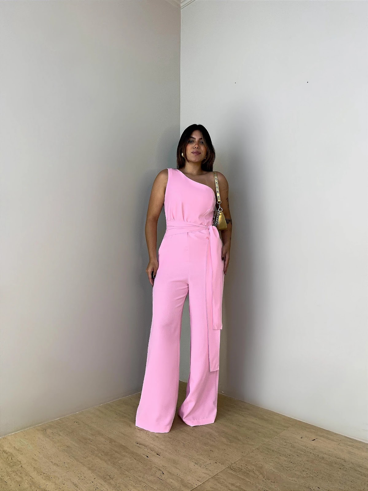 O charme da Alfaiataria Feminina: do Macacão à Calça Feminina